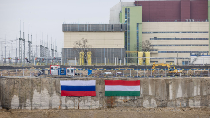 Megszólaltak az oroszok Magyar Péter kritikája után: váratlan üzenetet küldtek a hazai gigaberuházásról