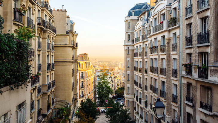 Pánikban a francia milliárdosok: tömegesen menekülhetnek a luxusingatlanokból