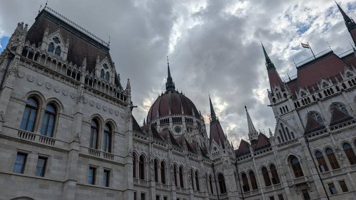 Tisza-kormány: folytatja az ülésezést a parlament, új tagokat kap a Médiatanács