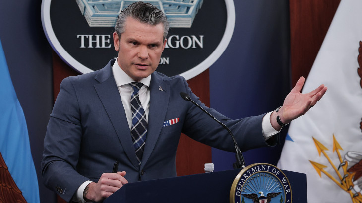 Titkos tárgyaláson bukkant fel Trump háborús minisztere: pattanásig feszült a helyzet, ismét felrobban a Közel-Kelet?