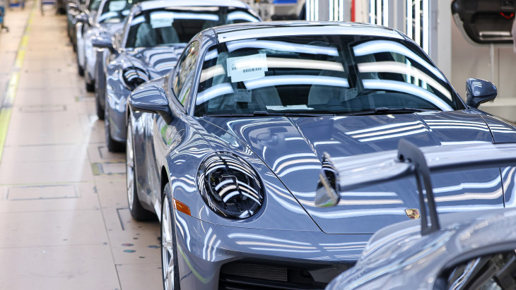 Hat éve nem volt ilyen gyenge a Porsche - Mélyrepülésben az eladások