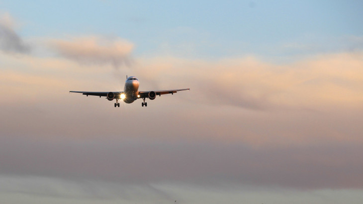 Vörös kód a légtérben: rakétaveszély fenyegeti a turistagépeket