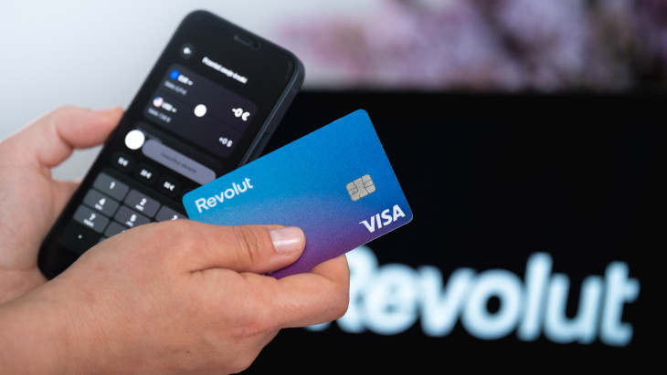 Nagy dobásra készül a Revolut, két tőzsdére is bevezethetik a részvényeit