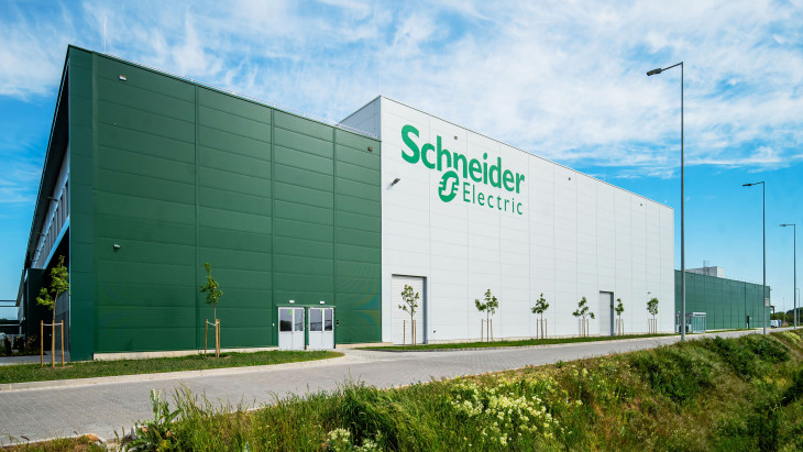 Dunavecse felkerült Európa energiatérképére: így vált technológiai úttörővé a Schneider új okosgyára