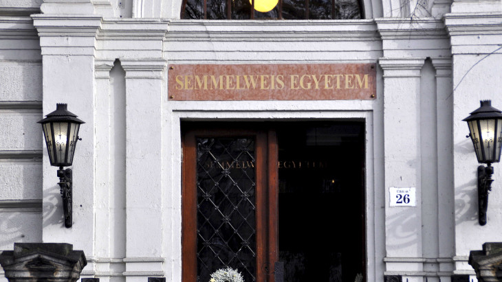 Lemondanak a fizetésükről a Semmelweis kuratóriumának vezetői, teljes együttműködést ajánlanak az új kormánynak