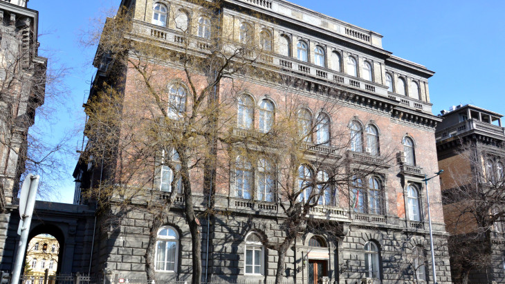 Új kapuk nyílnak a magyar orvostanhallgatók előtt: nyugati klinikán folytatódik a képzés