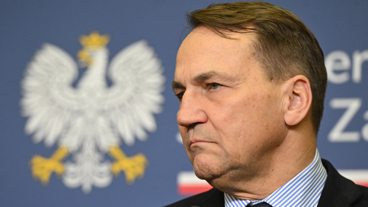 A lengyel külügyminiszter súlyos bizonyítékokról beszél Oroszország és az Orbán-kormány viszonylatában
