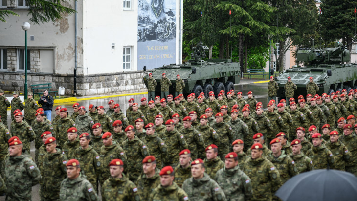 Elkezdődött: több száz férfi kapott sorkatonai behívót Magyarország szomszédjában