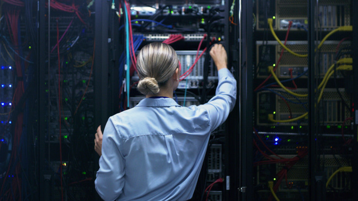 Trump kezében a leállító gomb: így függ Európa az amerikai tech cégektől