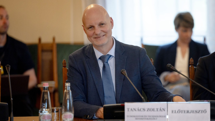 Tanács Zoltán is megszólalt a Krausz Ferenc alapítványával kötött szerződés felmondásáról