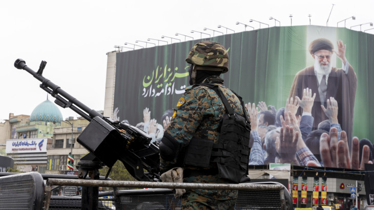 Legintenzívebb támadását indította Irán a háború kitörés óta, helyzet van a Hormuzi-szorosban – Híreink az iráni háborúról szerdán