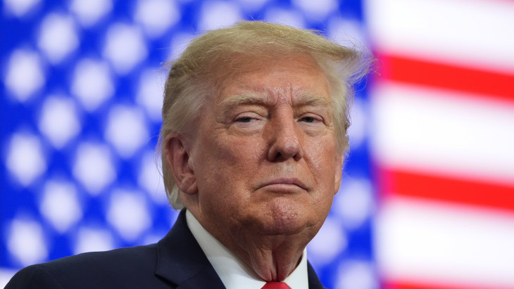 Bemondta Trump: rengeteg csontváz maradt a szekrényben demokrata elődjeitől, és egy esetben ki is borítaná ezeket