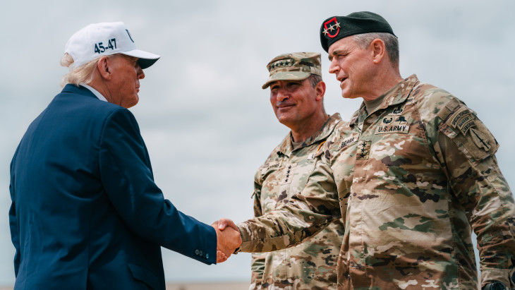 Trump kezében a végső döntés: kész vannak a katonai tervek, Izrael készültségben - Bármelyik pillanatban folytatódhat a háború
