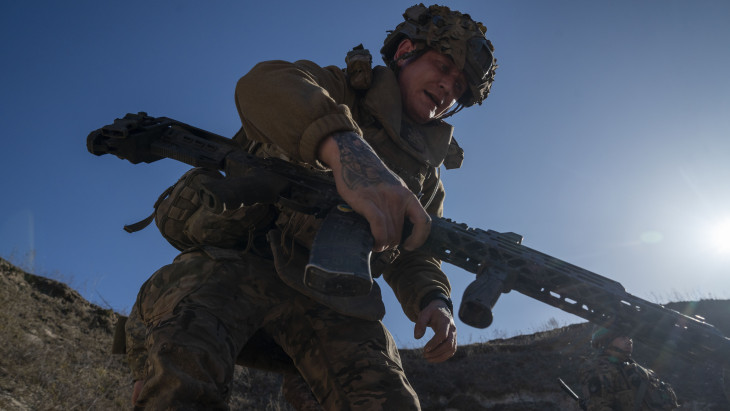 Mélyen orosz területeken hajtott végre dróncsapást Ukrajna, lebénult az orosz olajexport – az ukrajnai háború fejleményei szombaton