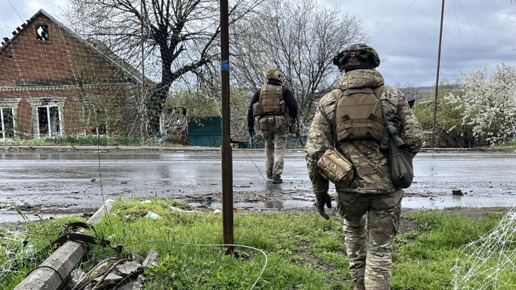 Újraindultak a tárgyalások Ukrajna jövőjéről, az oroszok tűzszünetet akarnak - Híreink az ukrán frontról pénteken