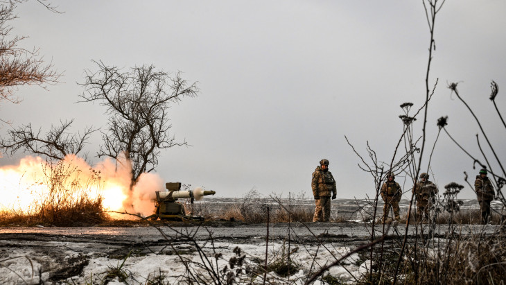 Több orosz régióban is lecsaptak az ukrán drónok, fontos vezetőt váltott le Zelenszkij – Háborús híreink kedden