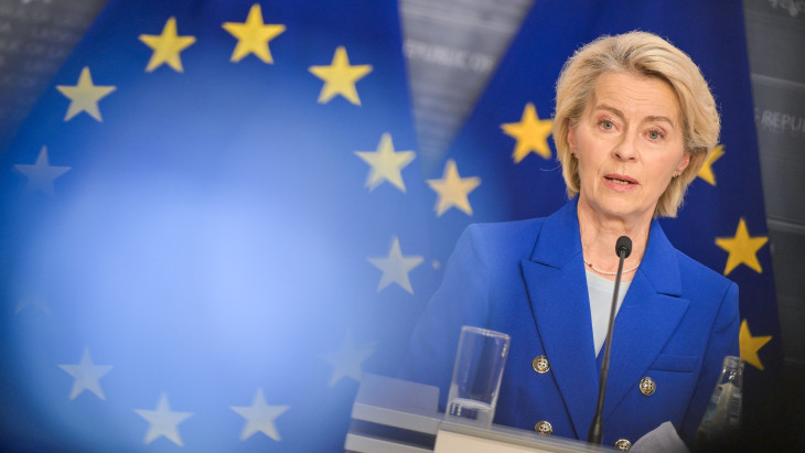 Oroszország határáig ment Ursula von der Leyen, erős kijelentéseket tett