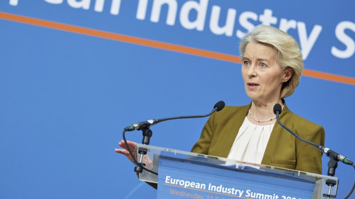 Belső háború tört ki Brüsszelben: von der Leyen mesterterve veszélyben, a britek is támadásra készülnek