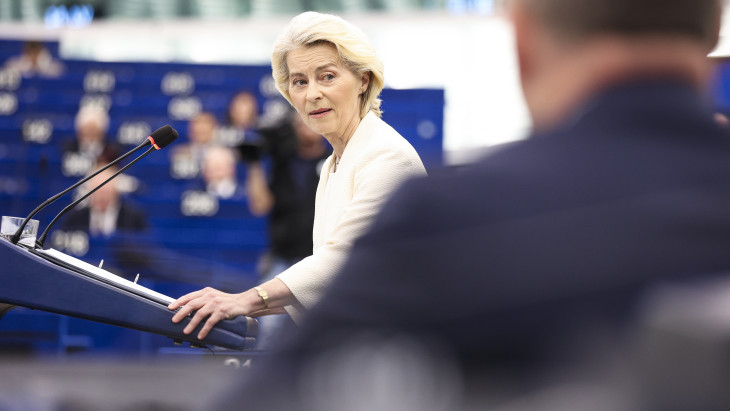 Von der Leyen: az EU korlátozni fogja a kiskorúak internethasználatát
