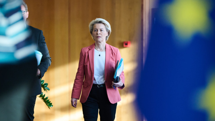 Ursula von der Leyen a maga képére formálná a világ valaha legfontosabb szervezetét, kilopja Trump kezéből a gyeplőt