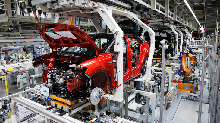 Megjött a kijózanodás az elektromos autóknál: átírják a terveket a világ legnagyobb gyártói