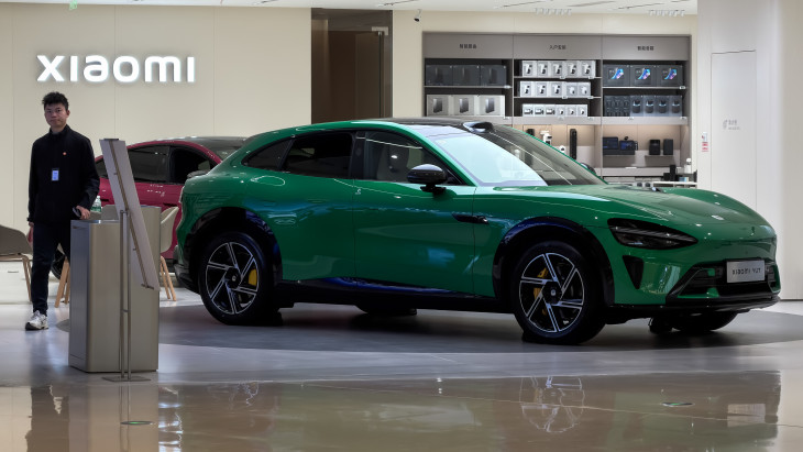 Földbe döngölte a Xiaomi a Teslát a világ legnagyobb autópiacán