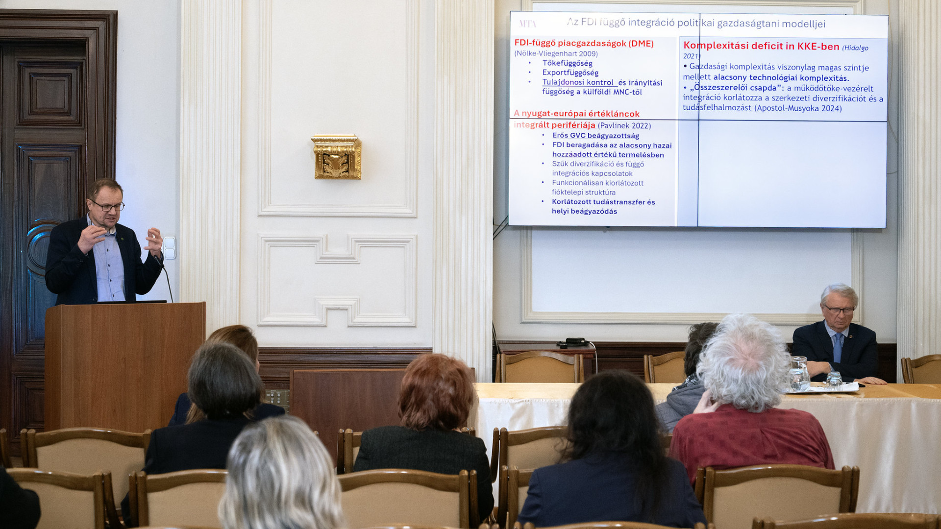 Gál Zoltán: "Csapdába lökték a kelet-közép-európai országok gazdasági modelljét"