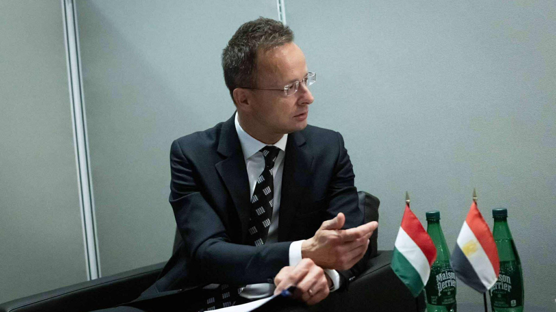 Szijjártó Péter kemény üzenetet küldött Brüsszelnek: „fanatikusoknak” nevezte a nyugat-európai tisztviselőket – Forrás: Portfolio.hu