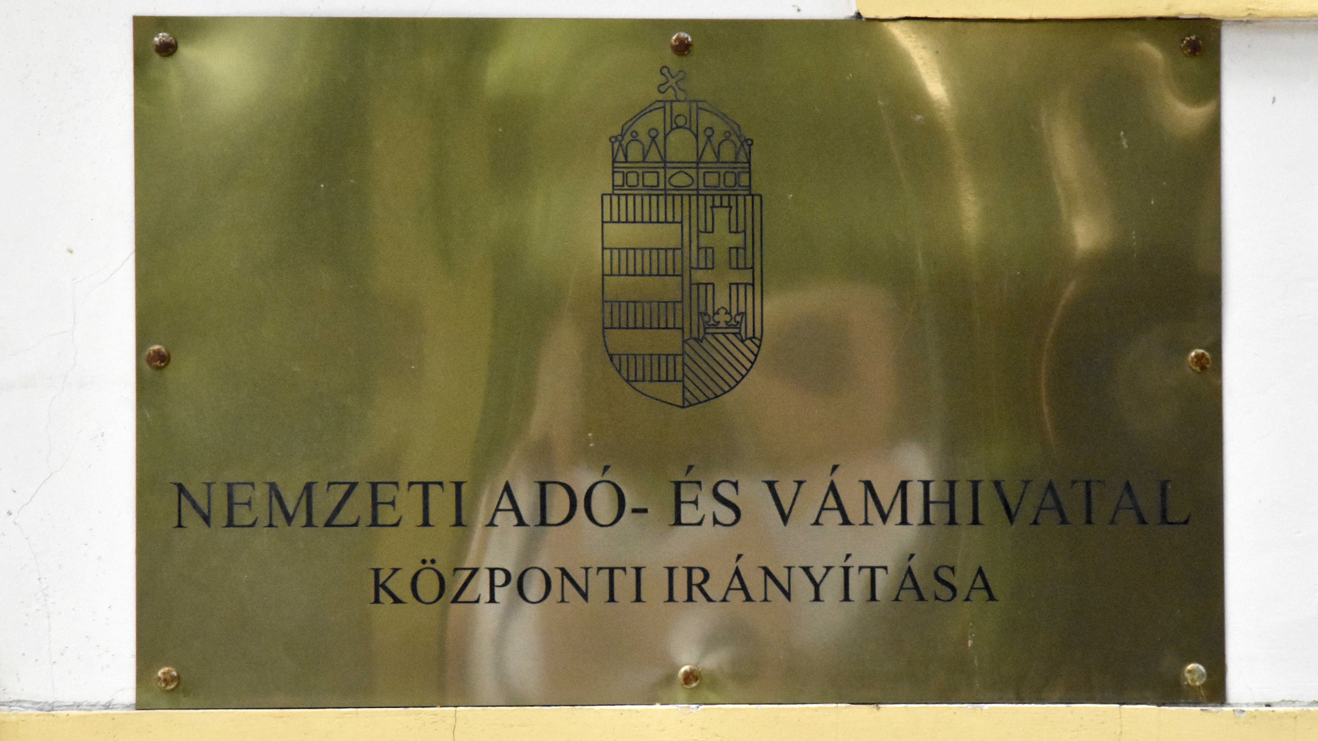 Két embert vett őrizetbe a NAV az NKA-ügyben: akár 15 év börtönt is kaphatnak