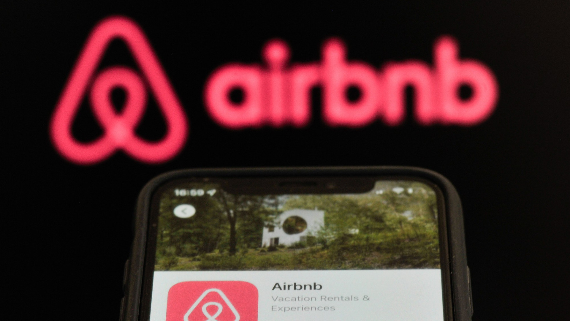 Hatalmas összeget foglalt le az Airbnb-től egy olasz bíróság