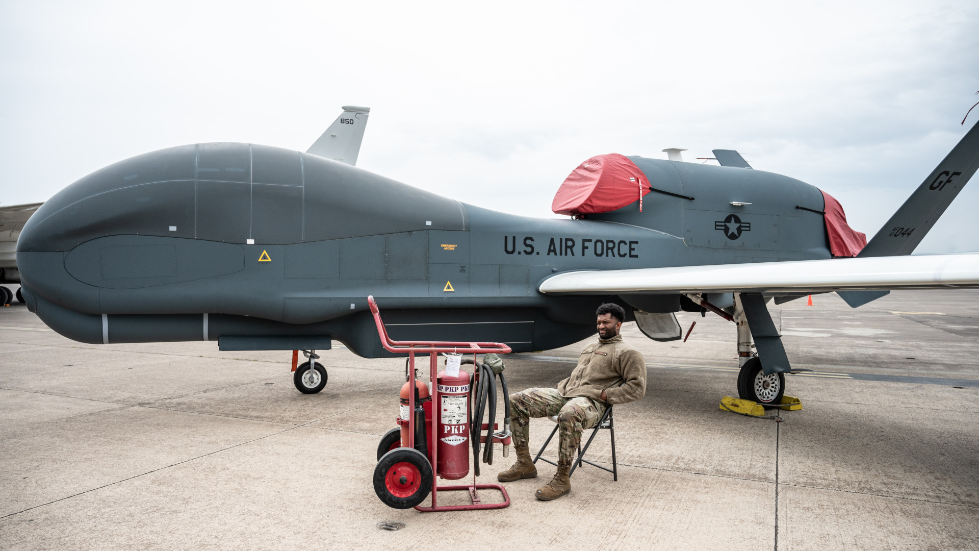 Váratlan fordulat: Trump egyik leghűbb európai szövetségese megálljt parancsolt az amerikai bombázóknak