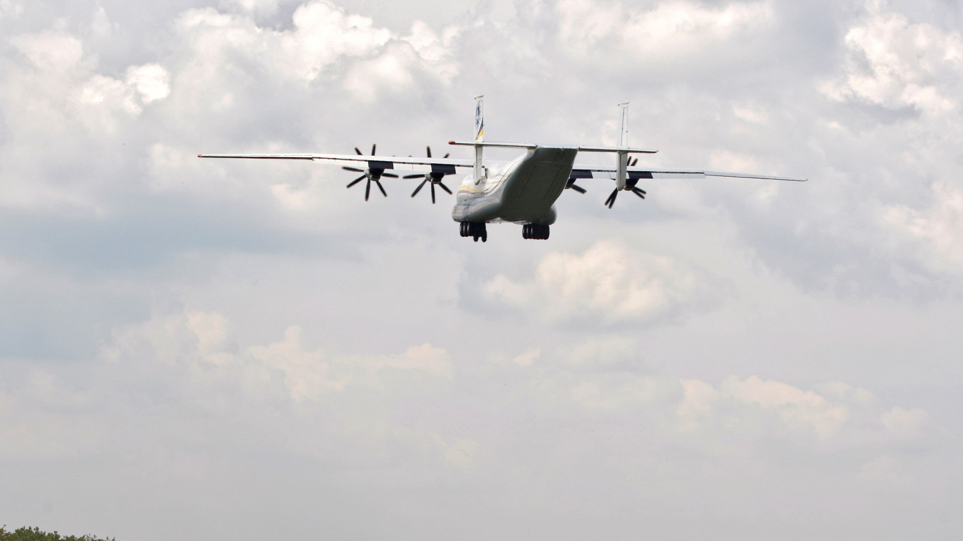 Lezuhant a legendás szovjet óriás: tragédia érte a világ egyik legnagyobb légcsavaros repülőgépét