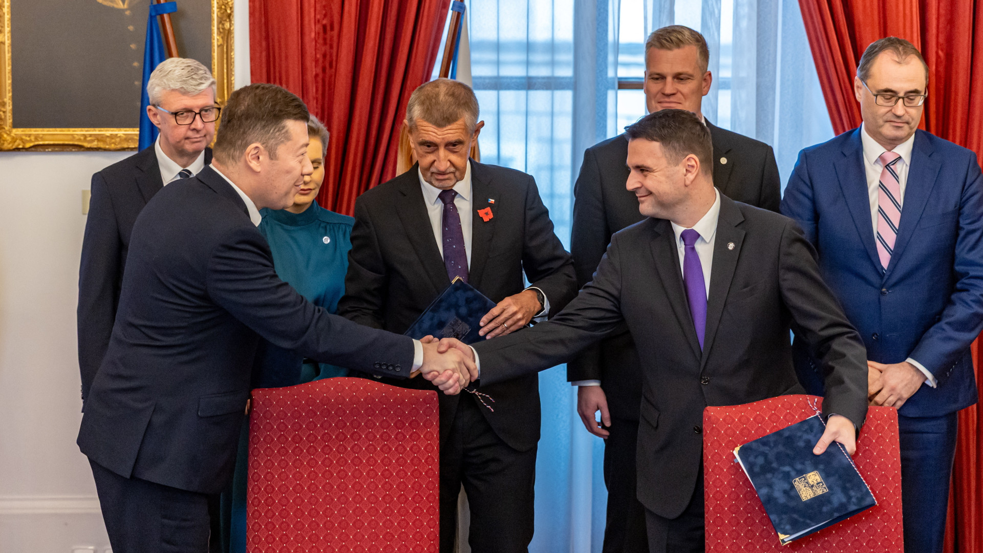 Visszatért a cseh politika erős embere: kezet ráztak a szövetségesek Babiš új kormányára