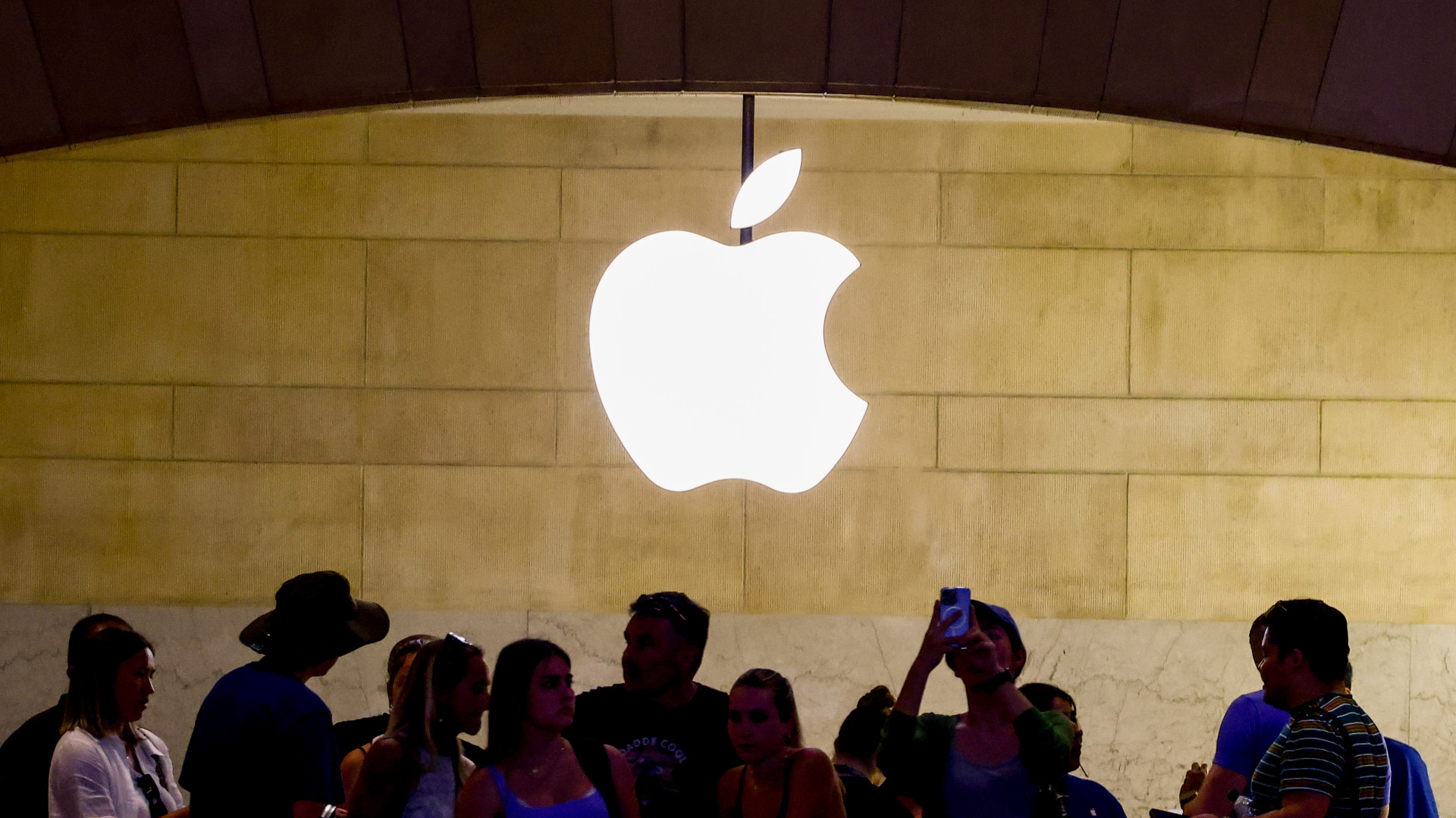 Jó híreket hozott az Apple, hamarosan beköltözik a mesterséges intelligencia az iPhone-okba