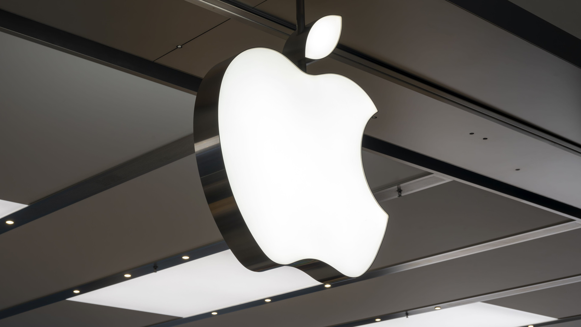 Új korszak kezdődhet az iPhone-nál - Jön a drága, hajlítható csúcsmobil!