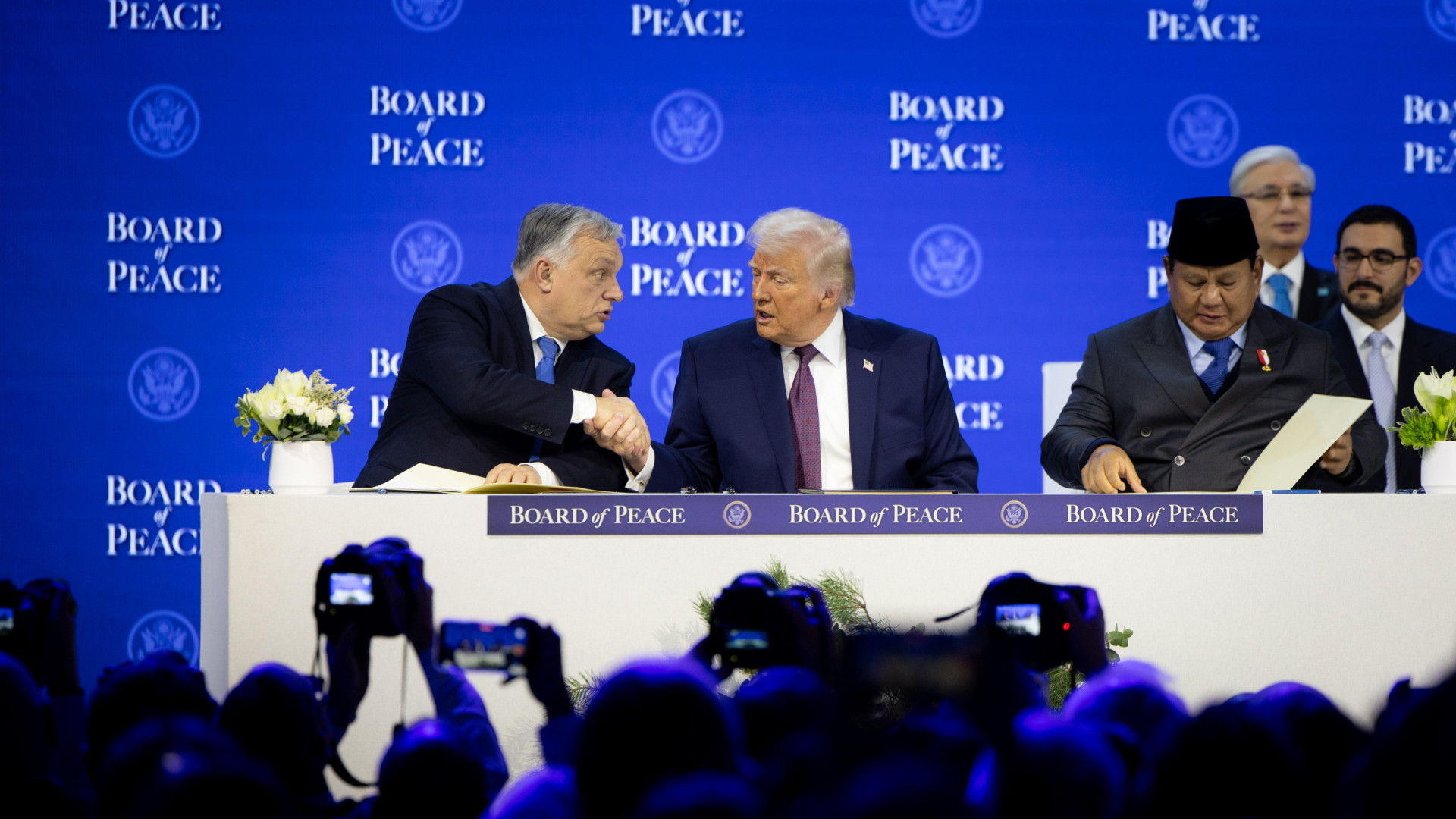 Aláírták: megalakult Donald Trump Béketanácsa – Orbán Viktor is jelen volt