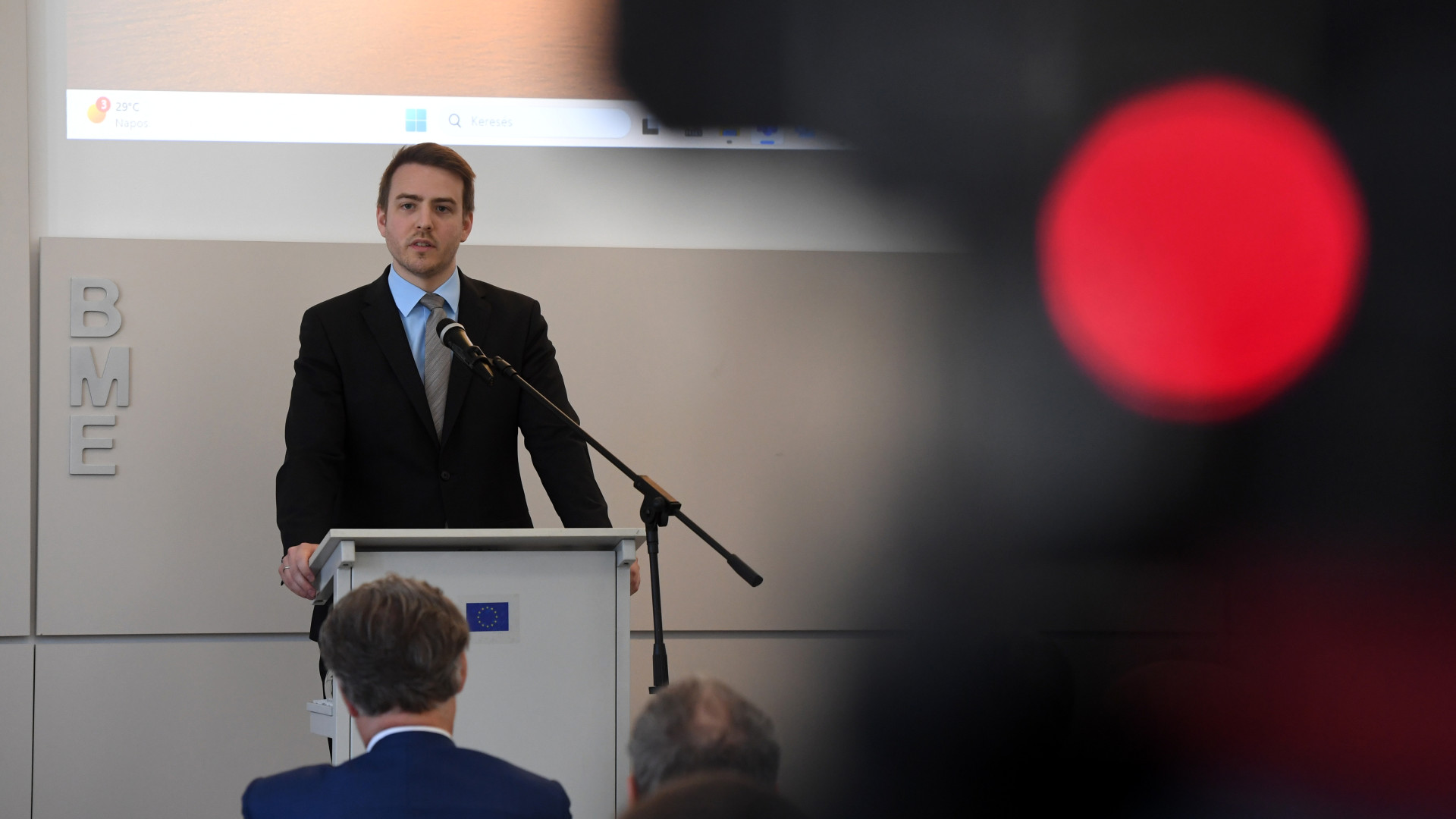 Millió forintos kutatói fizetések jönnek