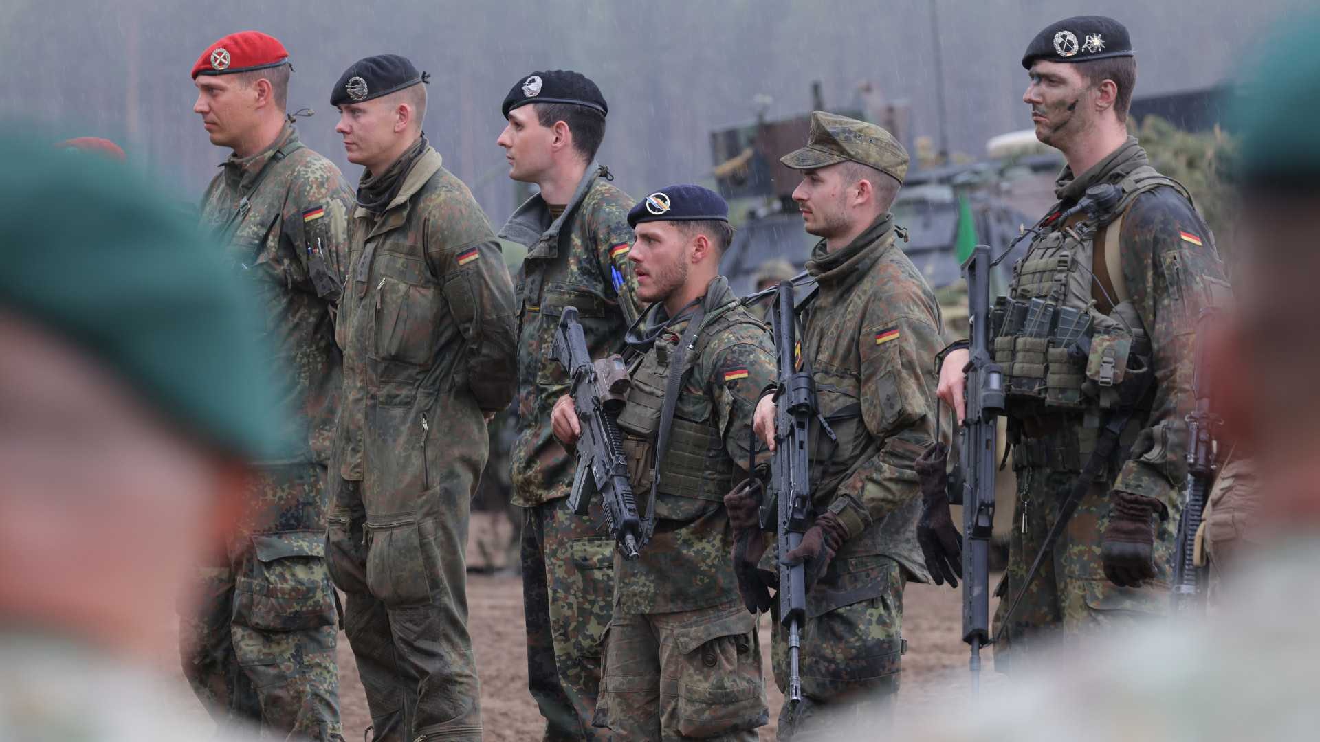 Mostantól minden fiatal férfinak ott a helye a sorozáson – Döntöttek a hadikötelezettségről Európa vezető hatalmában