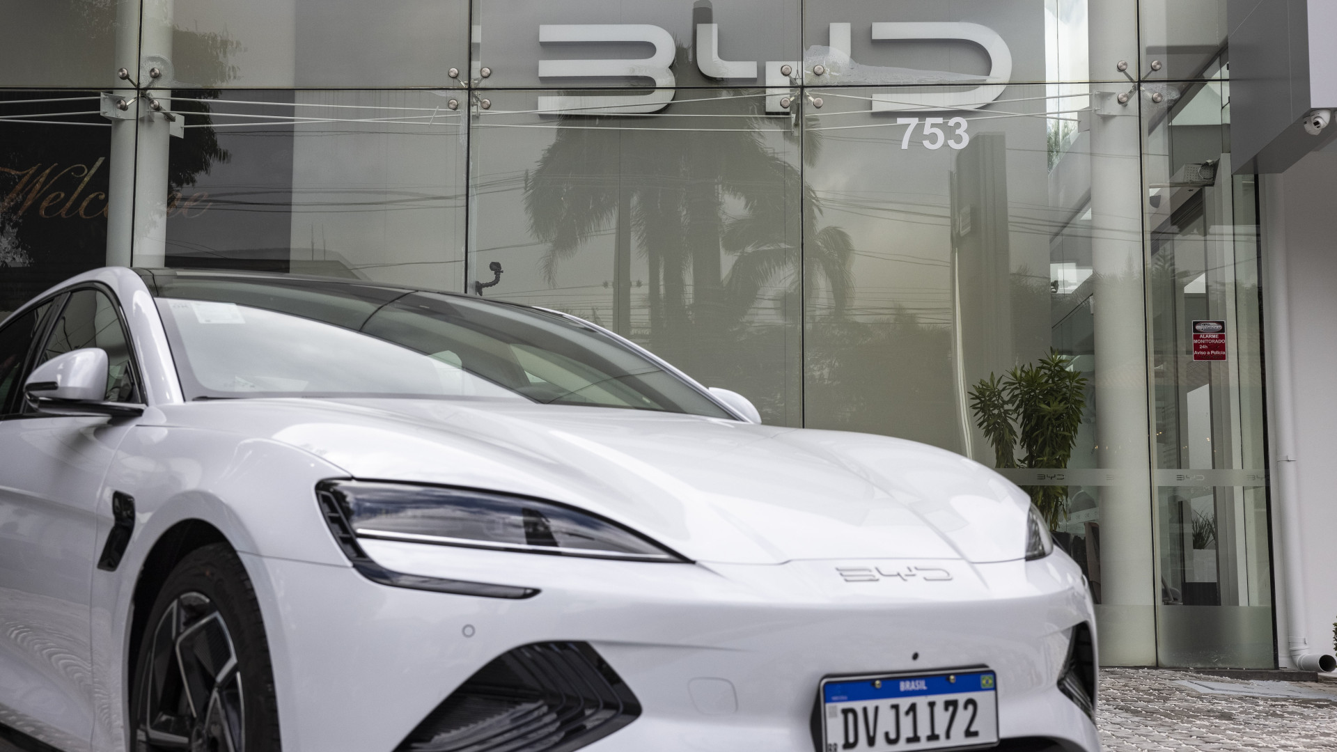 G7: Magyarországra jöhet a világ legnagyobb elektromosautó-gyártója