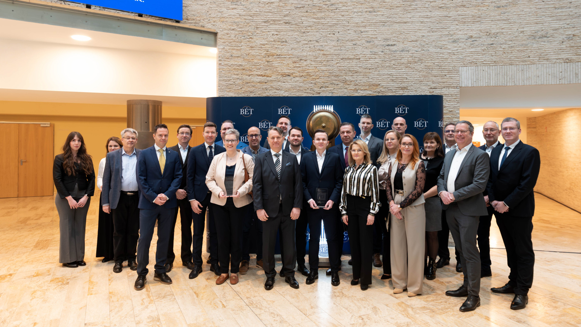 Új részvénnyel indult el a kereskedés a magyar tőzsdén