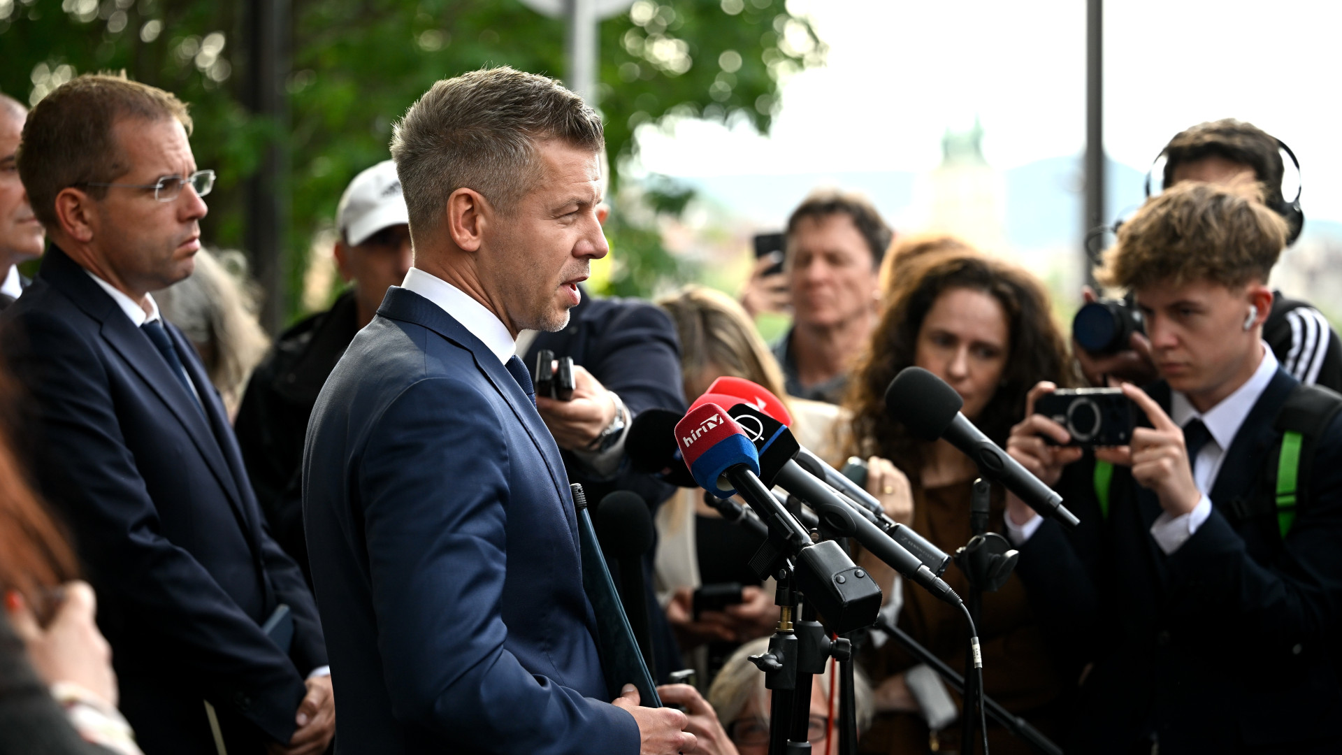 Kormányalakítás: meglepetést ígért Magyar Péter a Karmelitából