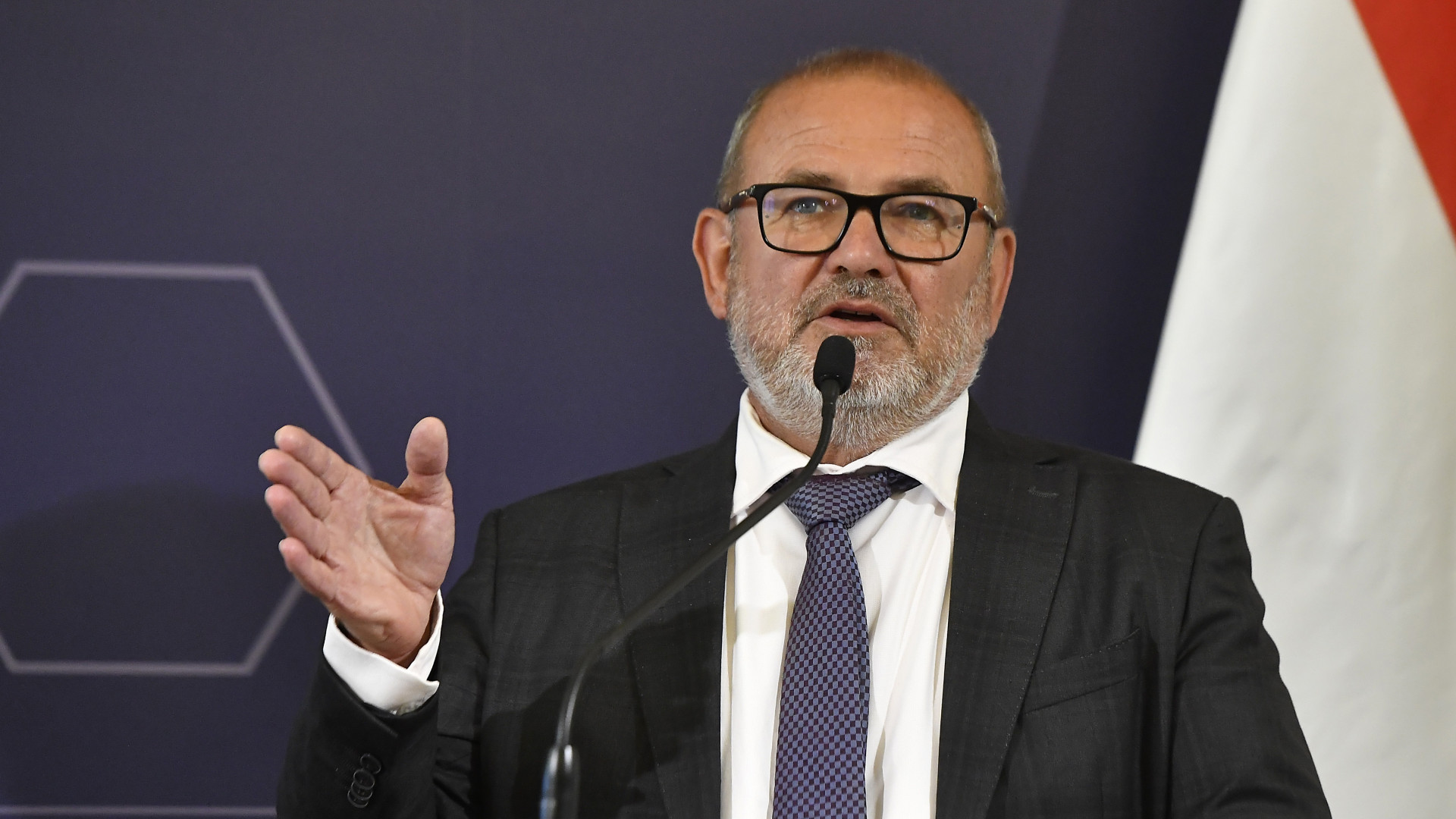 Lantos Csaba egy olyan számot mondott be, aminek sokan örülhetnek – Forrás: Portfolio.hu