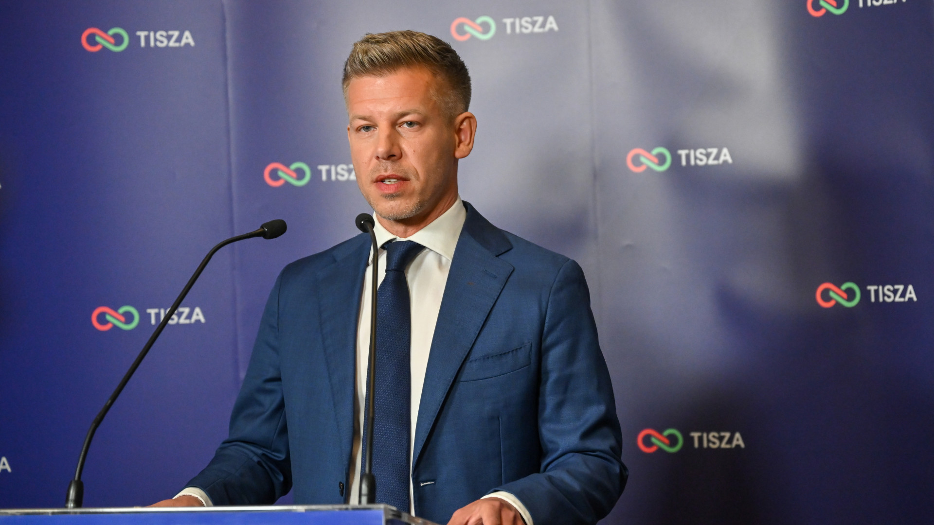 Magyar Péter elmondta győzelmi beszédét: "nem a Holdról, hanem minden magyar ablakból látszik"