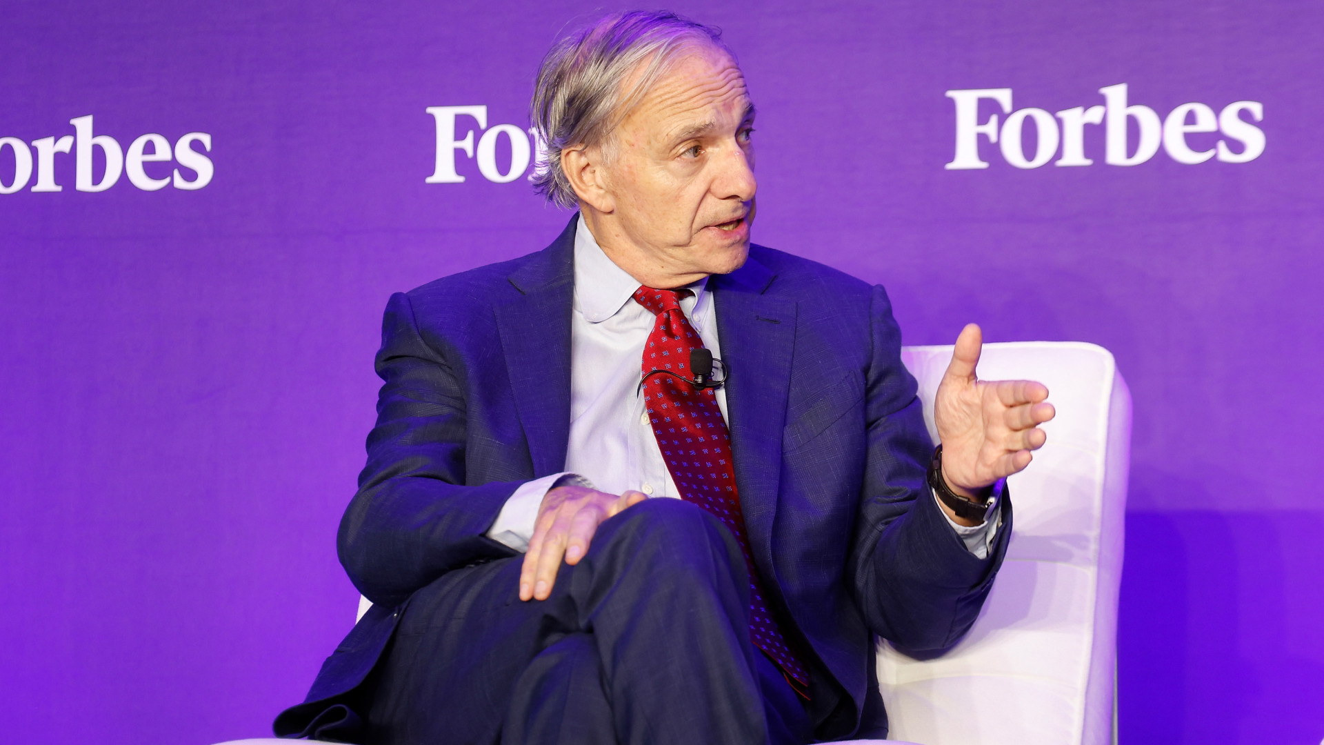 Megszólalt Ray Dalio - Vékony határon táncol Amerika és Kína viszonya, mekkora baj lesz ebből?