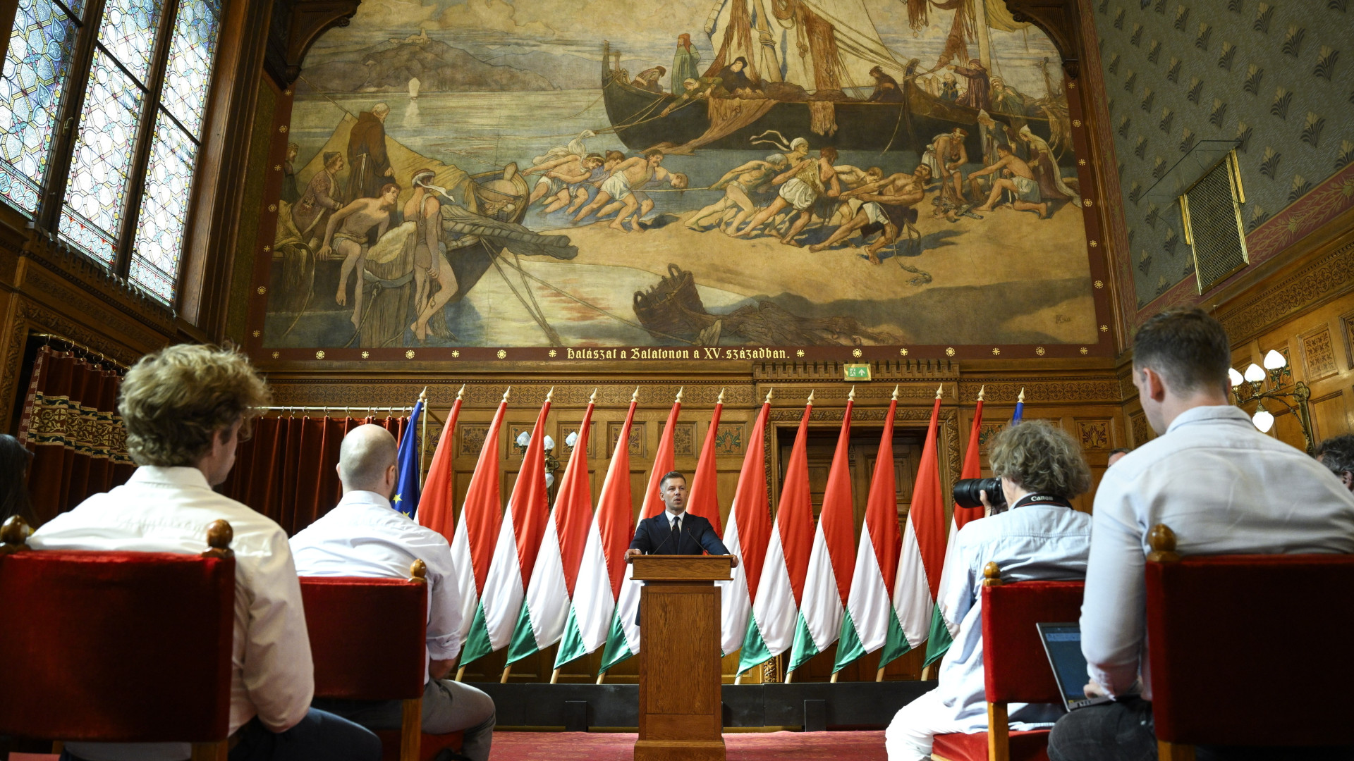 Tisza-kormány: indul a V4-csúcs Gödöllőn, sűrű nap vár a Parlamentre