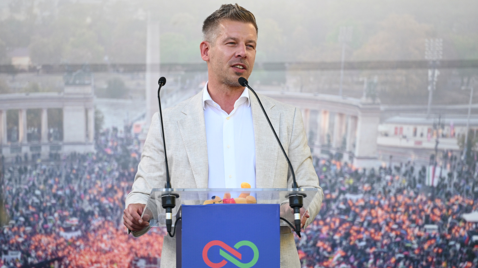 Magyar Péter: hétfőn több kiemelt korrupciós ügyben jön nyomozás, két politikust átadnak a nyomozóknak