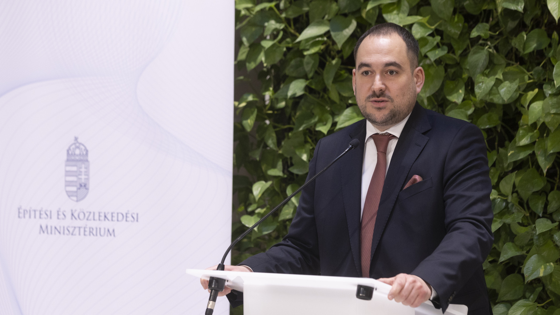 Megszólalt a MÁV vezére: 30 éve nem látott léptékben újul meg a magyar vasúti flotta