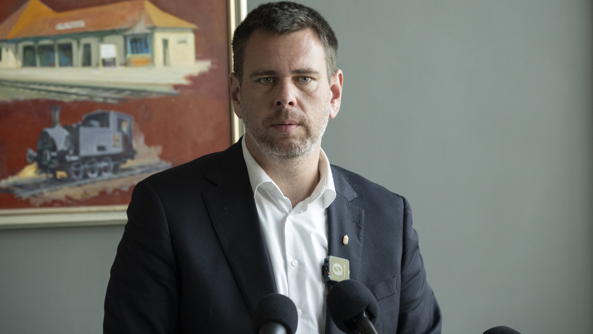 Vitézy Dávid: "a tervezetthez képest féláron sikerült beszerezni a MÁV és a Magyar Közút új járműveit"