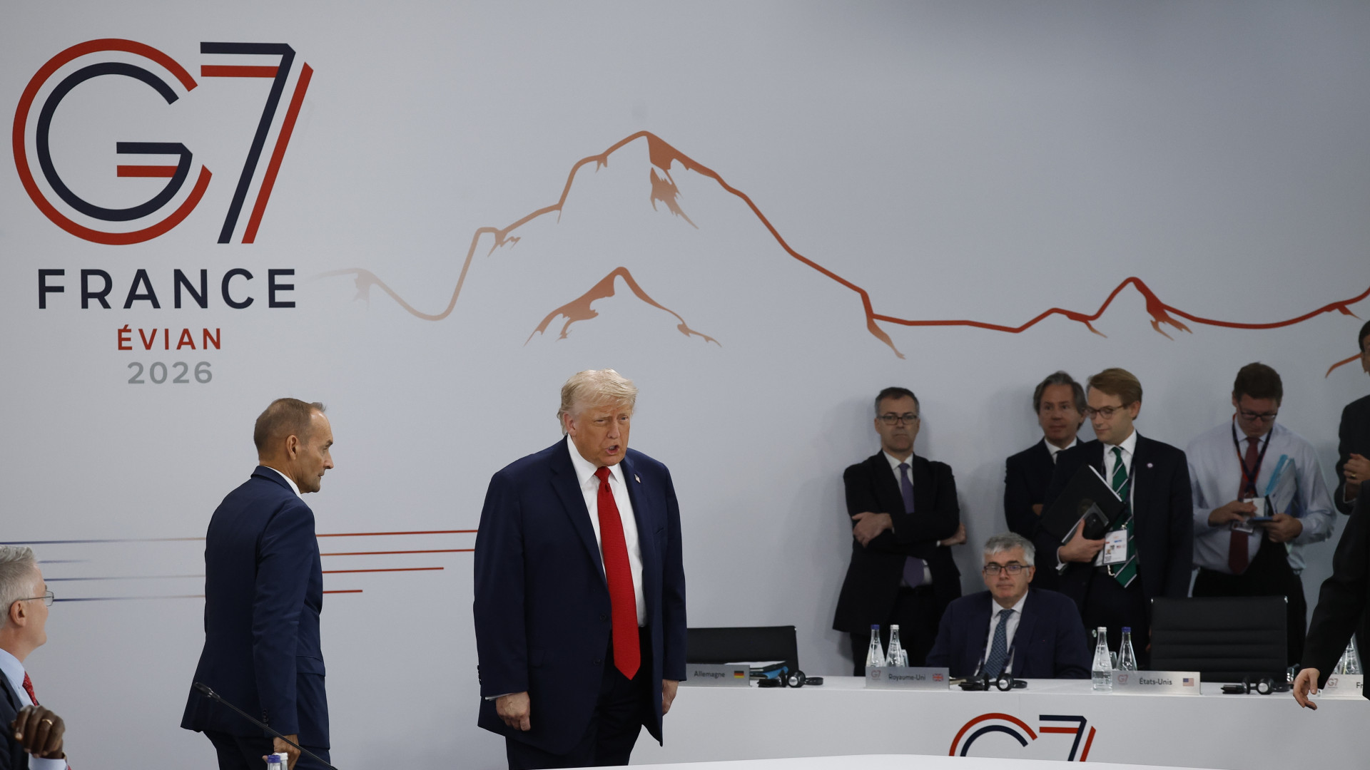 Megszólalt Zelenszkij a csúcstalálkozóról: fordulat jöhet Trump részéről – Foghatja a fejét Putyin?