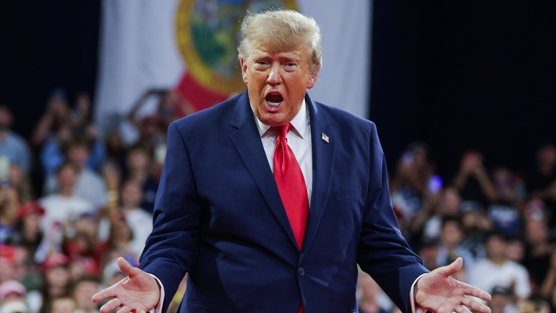 Közel 330 millió forintos ajánlatot tett Donald Trump azoknak, akik segítik őt a közelgő választásokon